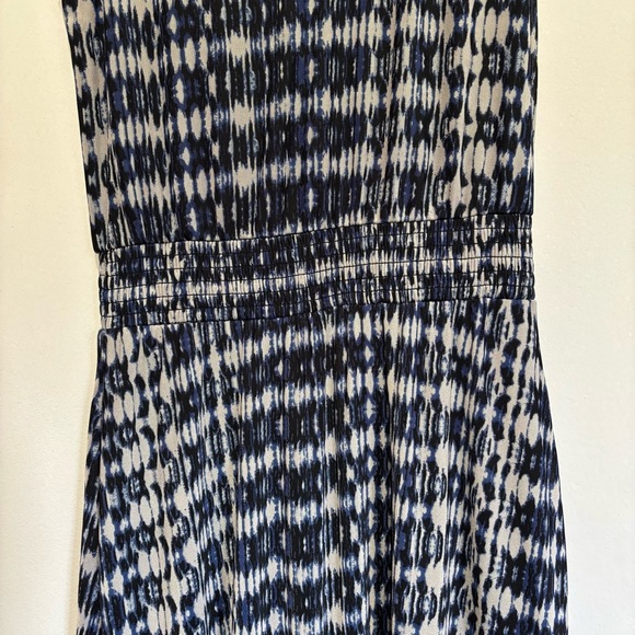 Evereve Navy and White Patterned Midi Dress - Picture 3 of 7